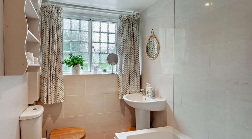 Photo of 3 Bed in Melbury Abbas