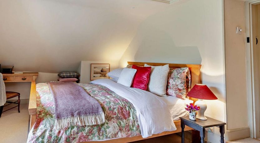 Photo of 3 Bed in Melbury Abbas