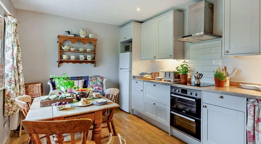 Photo of 3 Bed in Melbury Abbas