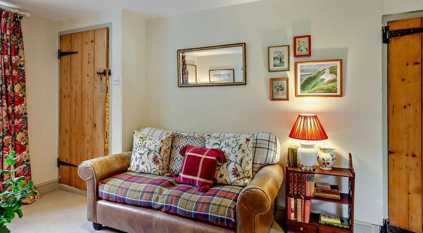 Photo of 3 Bed in Melbury Abbas