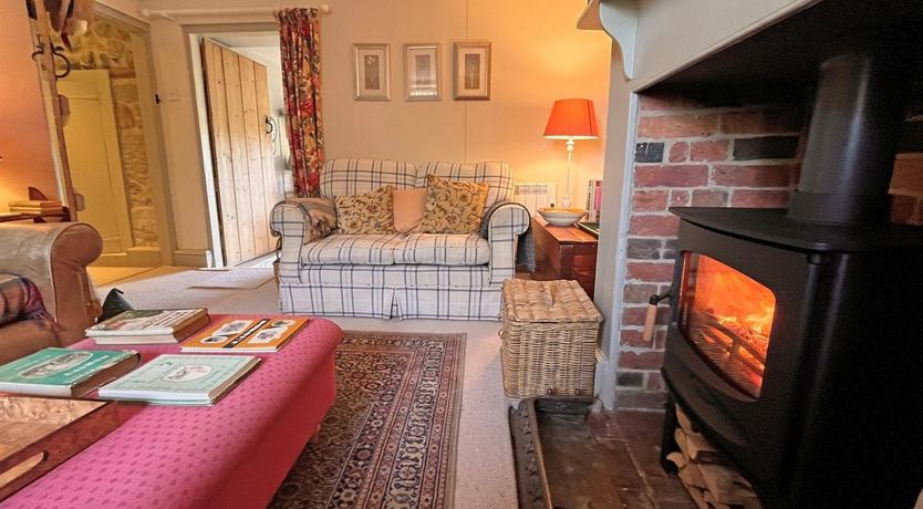 Photo of 3 Bed in Melbury Abbas