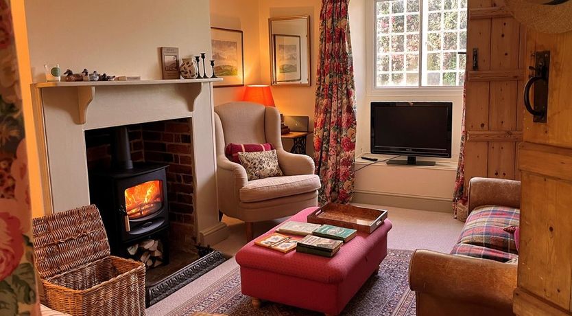 Photo of 3 Bed in Melbury Abbas