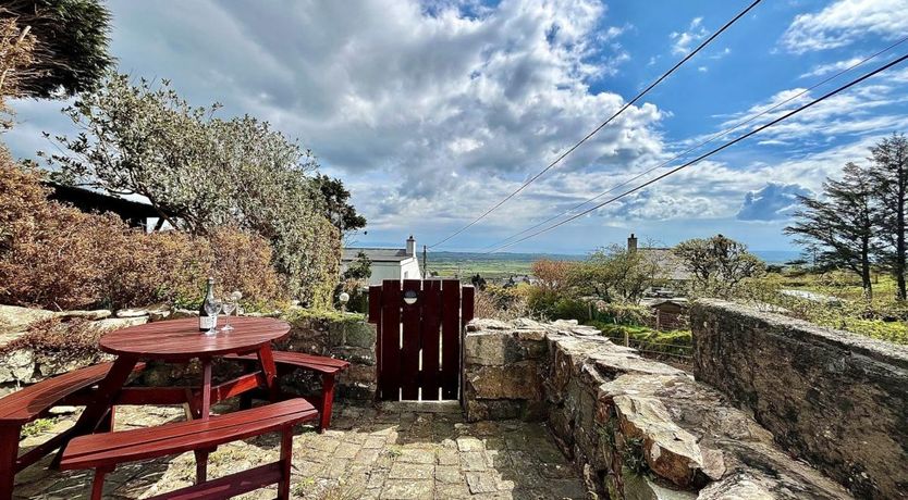 Photo of 2 Bed in Llithfaen