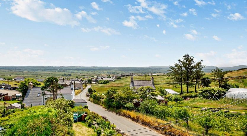 Photo of 2 Bed in Llithfaen