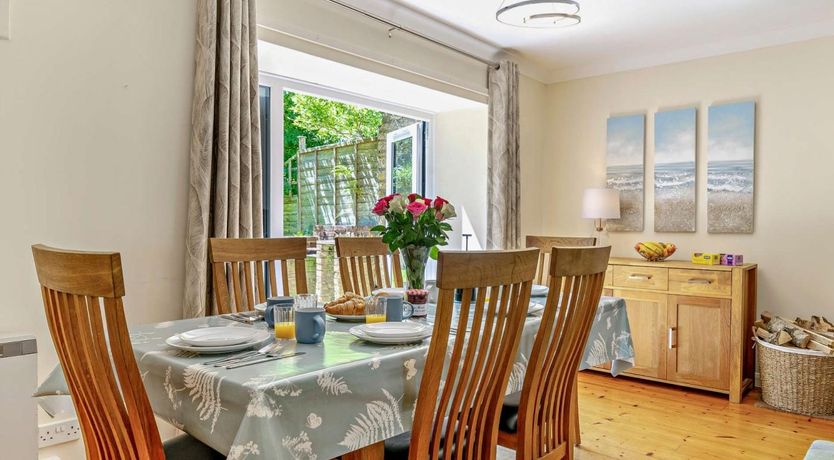 Photo of 4 Bed in Dorchester