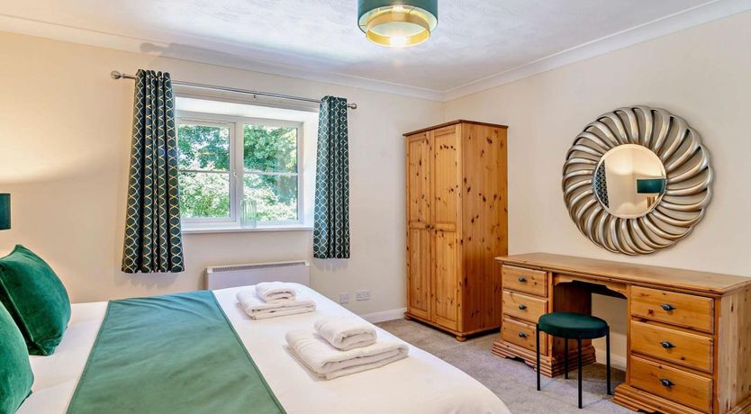 Photo of 4 Bed in Dorchester