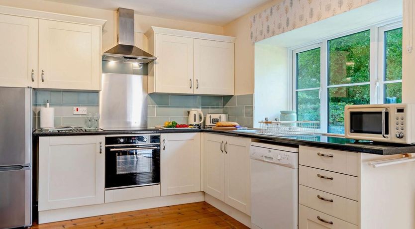 Photo of 4 Bed in Dorchester