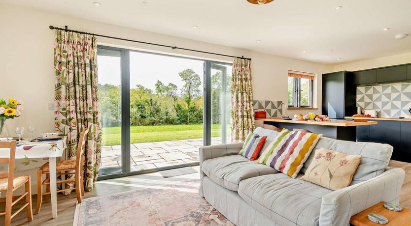 Photo of 1 Bed in Llandeloy