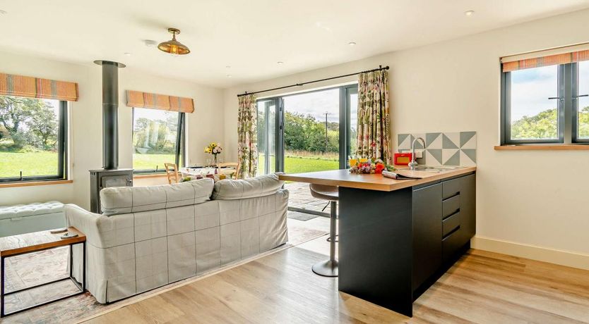 Photo of 1 Bed in Llandeloy