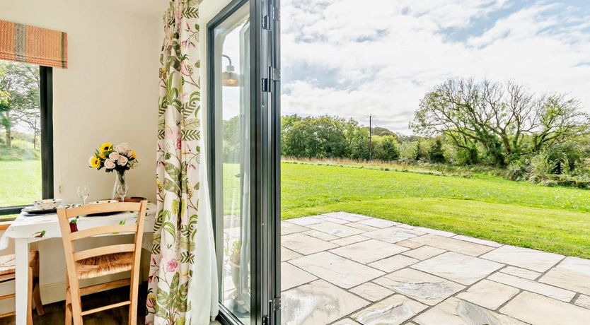 Photo of 1 Bed in Llandeloy