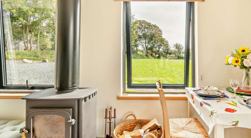 Photo of 1 Bed in Llandeloy