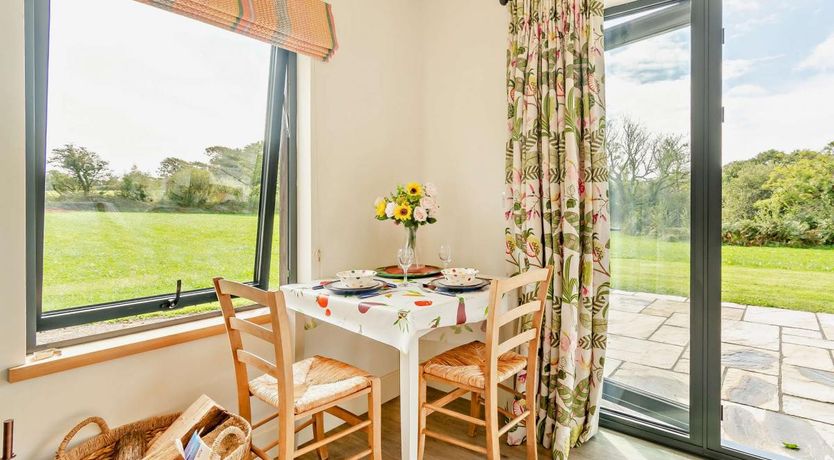 Photo of 1 Bed in Llandeloy