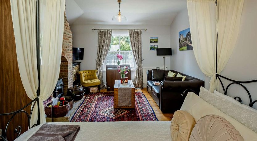 Photo of 1 Bed in Newport
