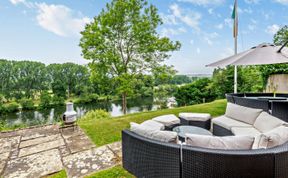 Photo of 5 Bed in Maidenhead