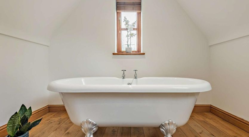 Photo of 4 Bed in Holywell