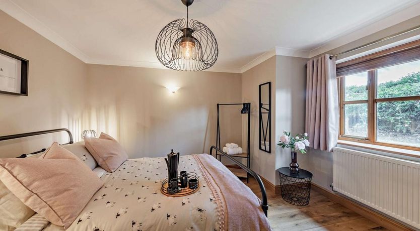 Photo of 4 Bed in Lloc