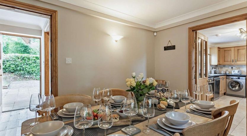 Photo of 4 Bed in Lloc