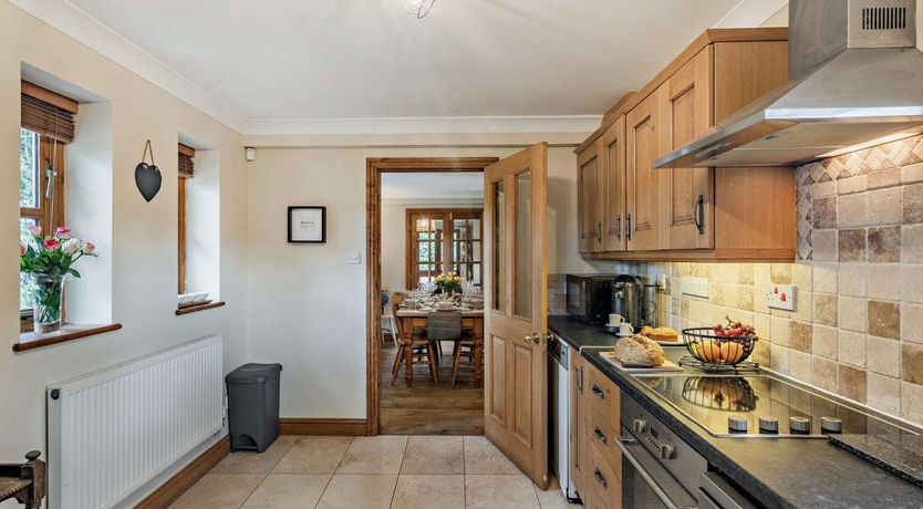 Photo of 4 Bed in Lloc