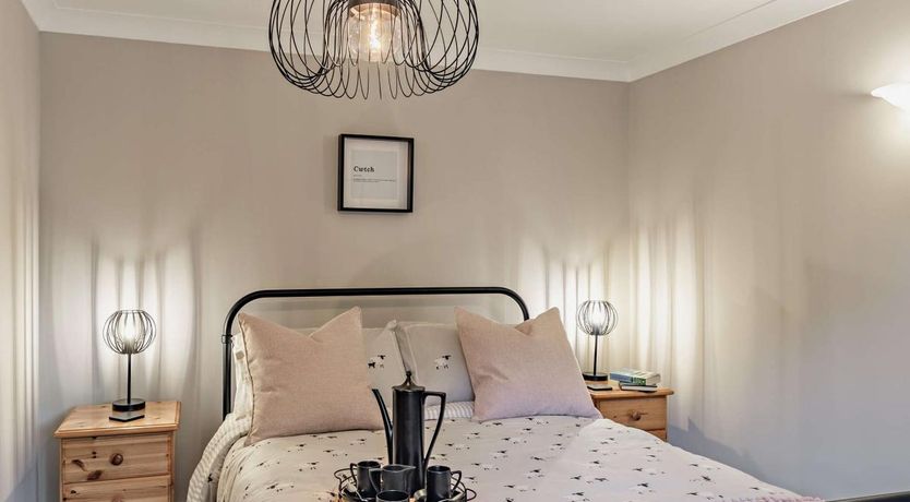 Photo of 4 Bed in Lloc