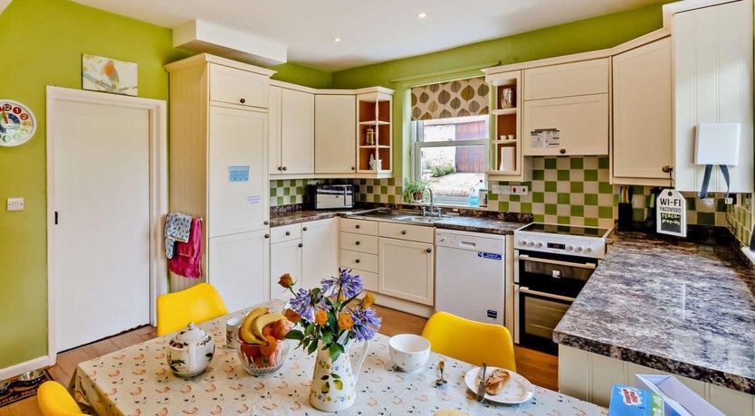 Photo of 4 Bed in Cowes