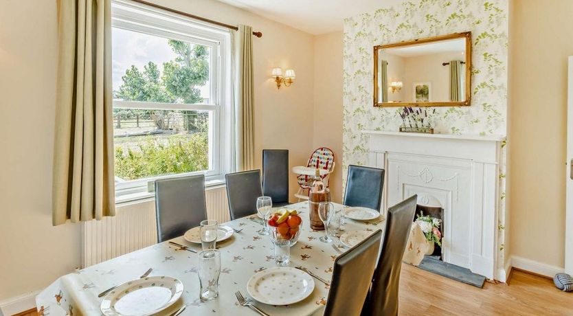 Photo of 4 Bed in Cowes