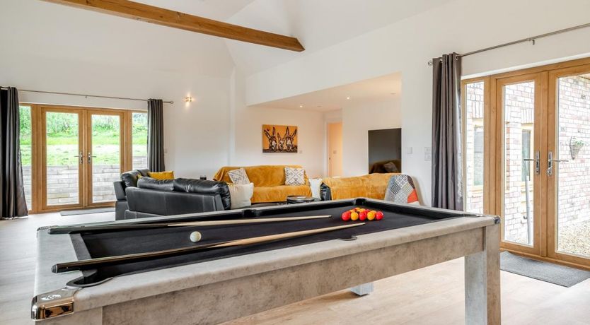 Photo of 5 Bed in Llanafanfawr