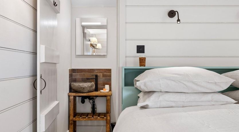 Photo of 1 Bed in Haytons Bent