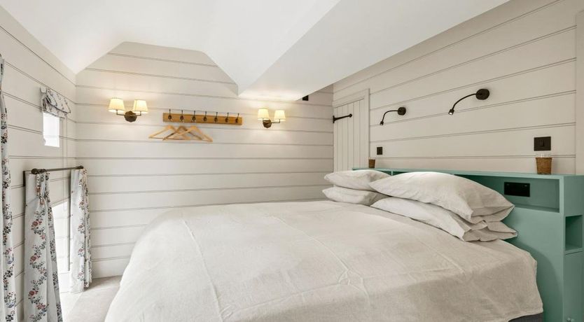 Photo of 1 Bed in Haytons Bent