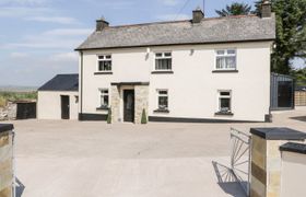 Peter's Farmhouse Holiday Cottage