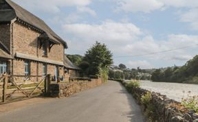 Photo of Bridgend Barn