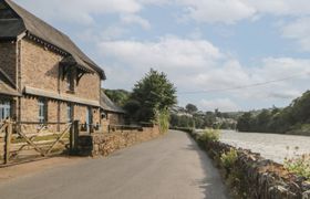 Photo of bridgend-barn