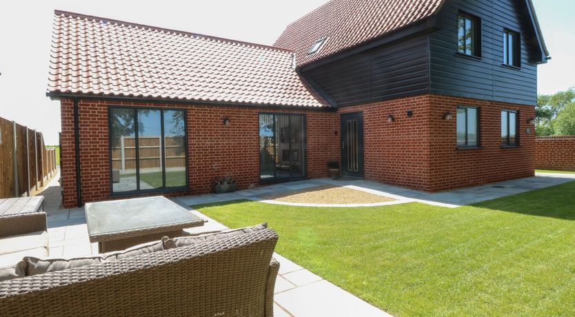 Photo of Oak Tree House, 1 Homestead Gardens