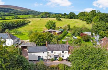 Forge Cottage, Wootton Courtenay Holiday Cottage