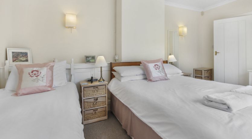 Photo of Meadow View, Blue Anchor