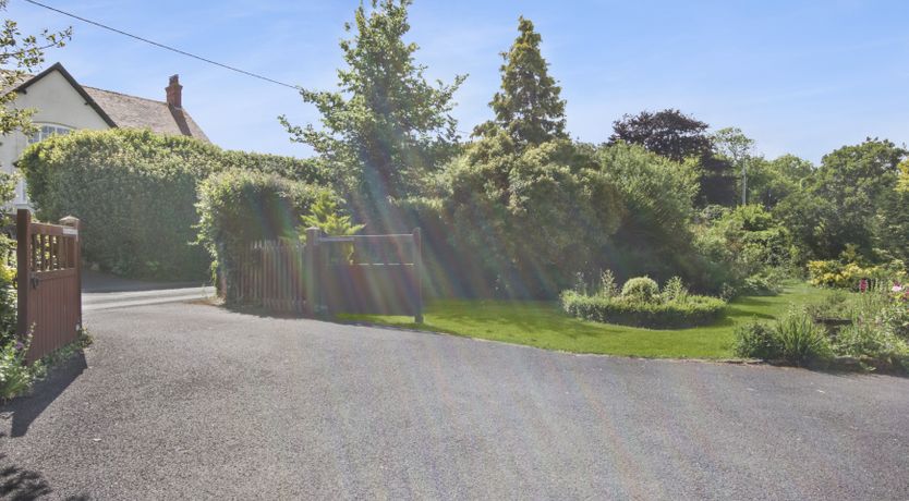 Photo of Meadow View, Blue Anchor