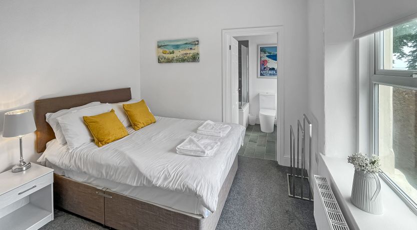 Photo of Beachside Cottage, Minehead