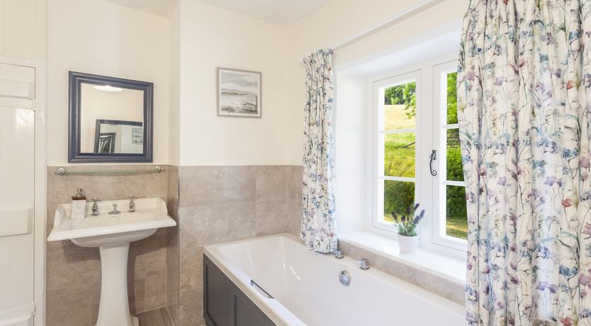 Photo of One Lower Spire Cottage, Liscombe