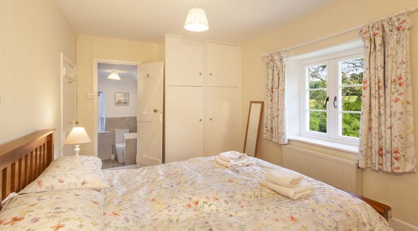 Photo of Two Lower Spire Cottage, Liscombe