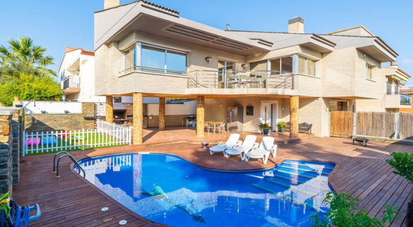 Photo of Villa Luxury Rock Tirri