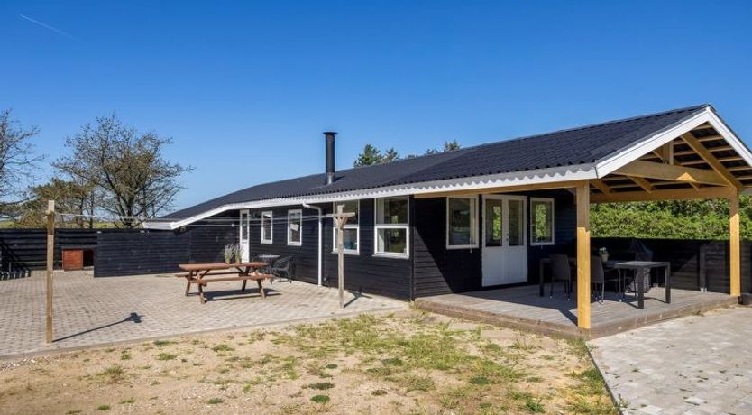 Photo of "Thorsten" - 500m from the sea