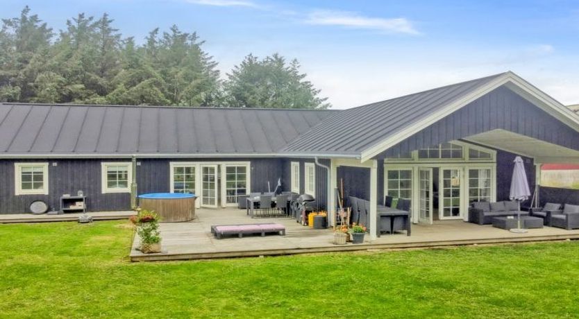 Photo of "Hela" - 1.4km from the sea