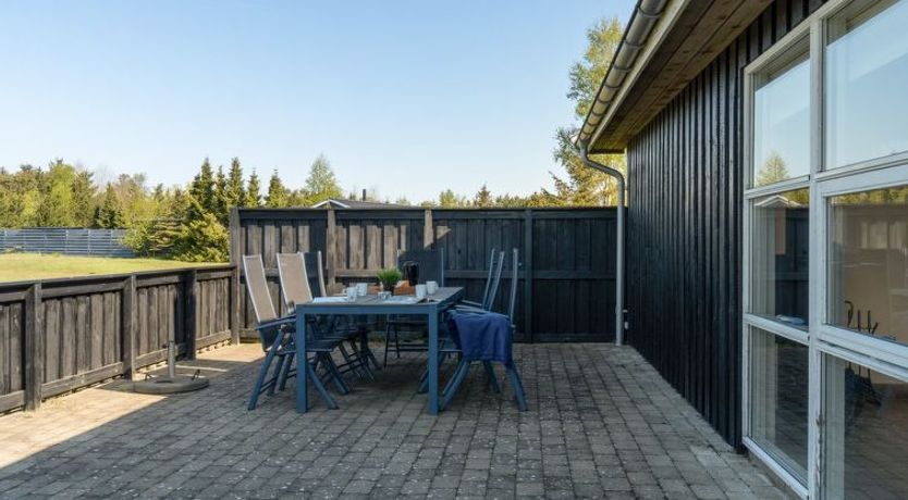 Photo of "Elmo" - 800m from the sea