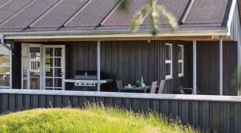 Photo of "Elmo" - 800m from the sea