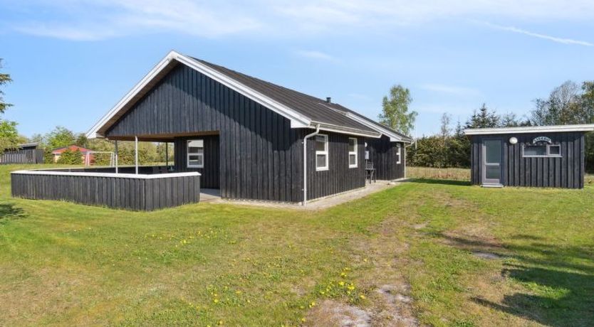 Photo of "Elmo" - 800m from the sea