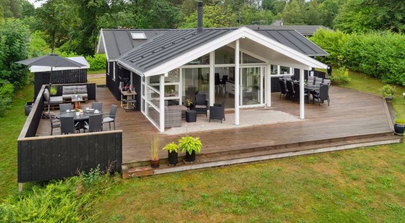 Photo of "Esmeralda" - 350m from the sea