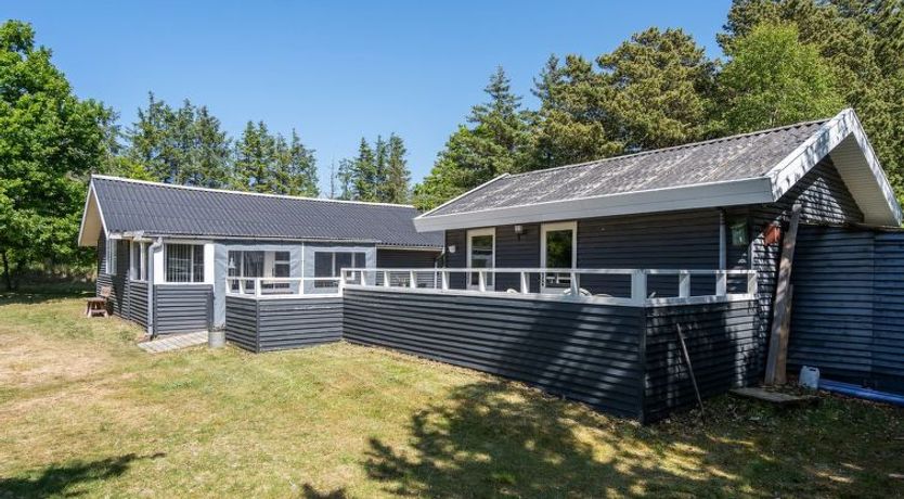 Photo of "Aneline" - 700m from the sea