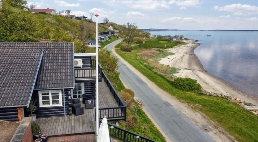 Photo of "Sander" - 10m to the fjord