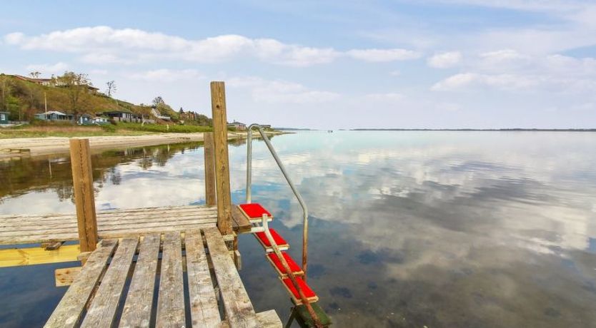 Photo of "Sander" - 10m to the fjord