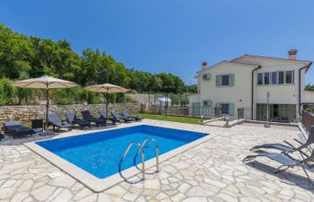 Villa Dina Holiday Home