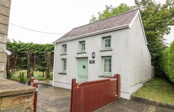 Ty Bach Twt Holiday Cottage
